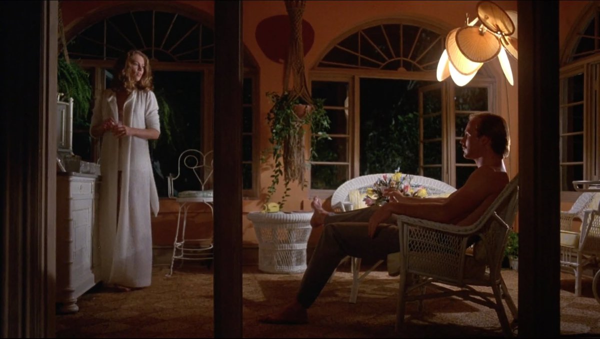 KarineMDonelle's tweet photo. Revu La Fièvre au corps (Body Heat) de Lawrence Kasdan.
Le plaisir du film noir bien mené, avec son intrigue machiavélique, la beauté de la photo, l’ambiance moite et sensuelle, Kathleen Turner diablement charismatique dans un rôle (son tout 1er) délicieusement vénéneux. J’adore. https://t.co/ezr5EUDeQM
