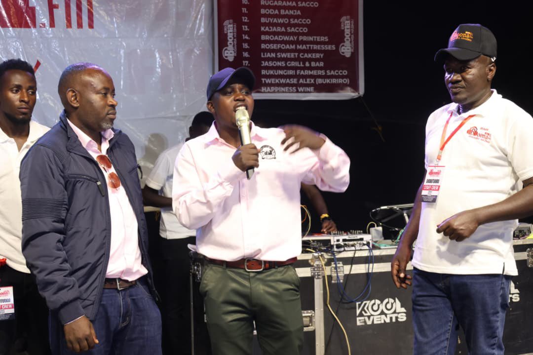 shakzboutiqmbra's tweet photo. Happening now 
Ekigutuuro kya @BoonaFm 
Rukungiri stadium 
Awarding cyclists winners n awards

#foryoupage #ekigutuurokyaboonafm26 #BoonaFmAT9 
#boonafm https://t.co/0vj12rl9BR