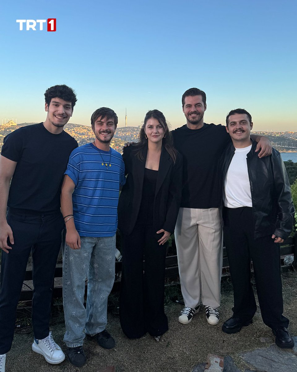 gonuldagitrt's tweet photo. Biz hazırız, siz de hazırsanız ekran başına! 🤭

#GönülDağı 221.Bölüm birazdan @trt1 'de başlıyor!  ⛰ https://t.co/paPYtnyKZA