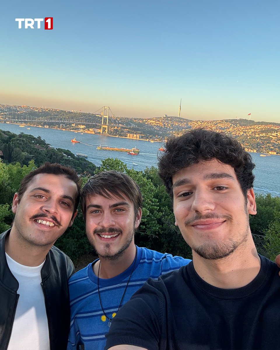 gonuldagitrt's tweet photo. Biz hazırız, siz de hazırsanız ekran başına! 🤭

#GönülDağı 221.Bölüm birazdan @trt1 'de başlıyor!  ⛰ https://t.co/paPYtnyKZA