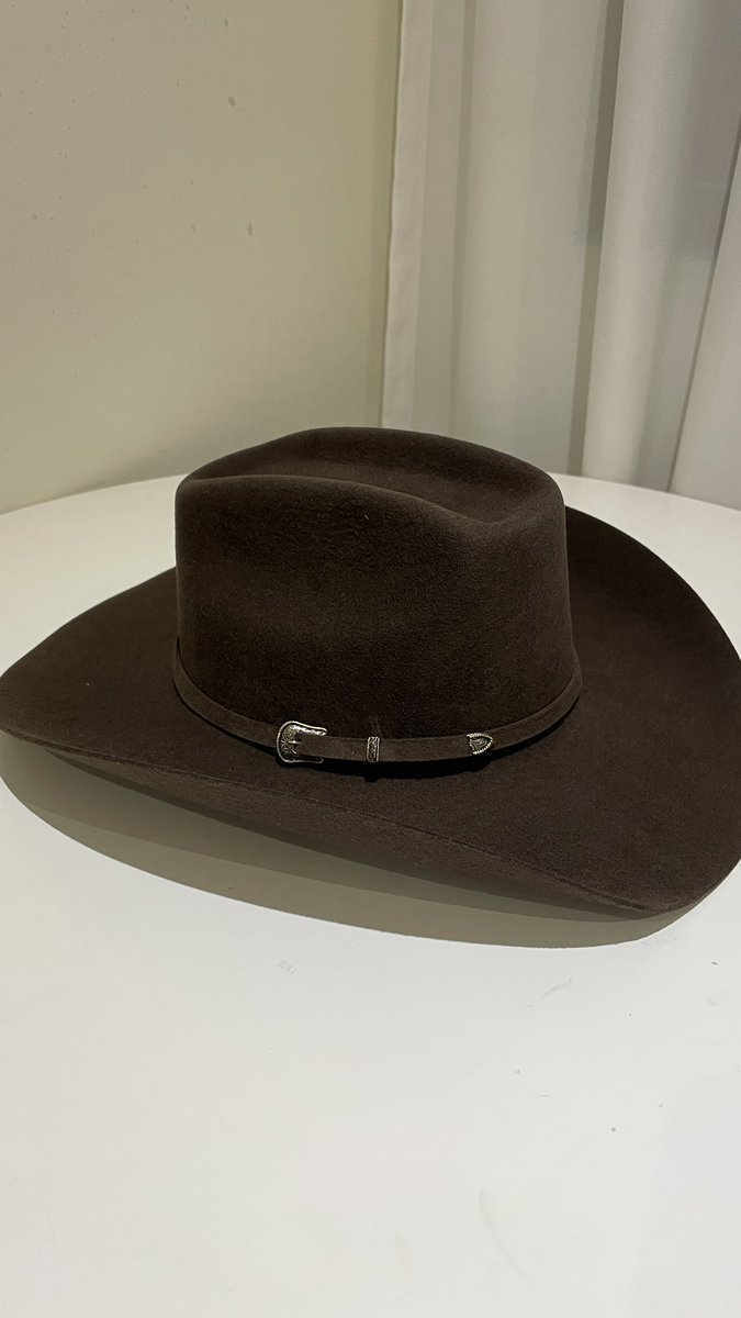 SongKangMexico's tweet photo. ¡Un sueño hecho realidad que queremos compartirles! 🤗 Le hicimos llegar a Song Kang unos regalos muy mexicanos en agradecimiento de su gran trabajo en la pantalla. Un sombrero hecho en Guanajuato, un tequila Don Julio 1942 y un cuaderno personalizado con su personaje favorito Shin Chan del episodio cuando viaja a México. Esperamos se quede un lindo detalle de nuestro país. 🥰 #SongKang #송강