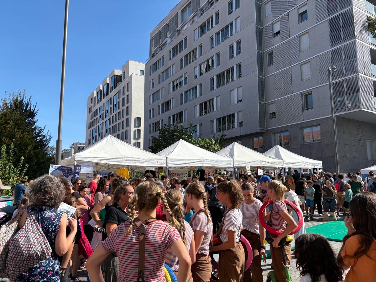 maudgatel's tweet photo. Au Forum des associations pour échanger avec celles et ceux qui font la vitalité de notre arrondissement. #Paris14 https://t.co/DKUcvPDcly