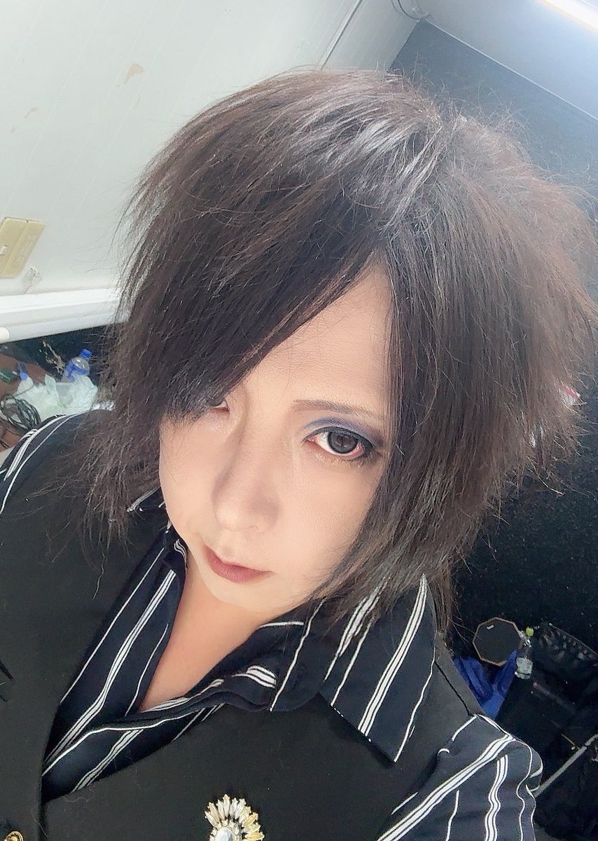 Yoshitaka_0708's tweet photo. 本日トリを飾らせていただきました！！遅くまで残ってくれた方々、本当にありがとう！！
「ステージには魔物が住んでいる。」
まさにその魔物に取り憑かれた訳だけど、そこを含め悔しさもあるけど総じて素敵な夜だった！笑

次は10月にセッション大会！
ROMiO.らしくイベントを盛り上げます！！ https://t.co/hi1OiyYUk6