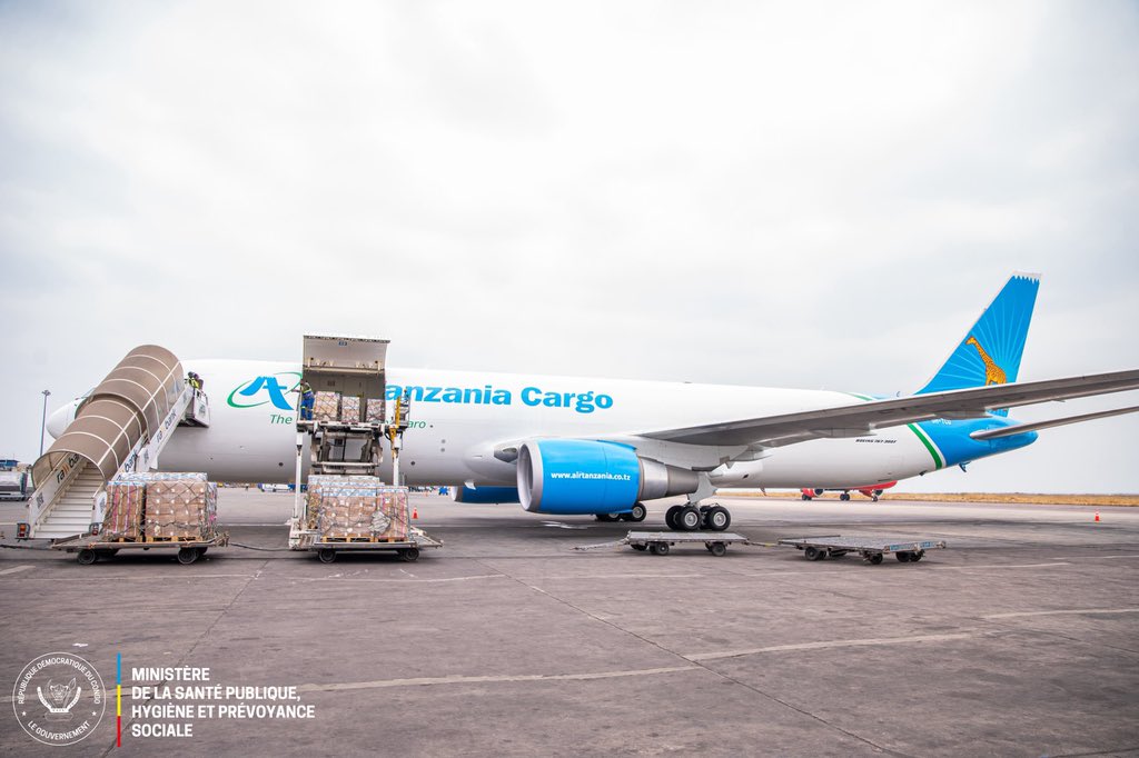 MinSanteRDC's tweet photo. Face à l'épidémie de maladie à virus Ebola, la solidarité africaine se concrétise ! La République démocratique du Congo salue l'appui précieux de la République-Unie de Tanzanie, qui a remis un don important d'équipements et d'intrants médicaux pour soutenir nos équipes sur le terrain.

Au nom du Gouvernement et du Ministre de la Santé Publique, *le Dr Romain Muboyayi* (Directeur de Cabinet) a exprimé la profonde gratitude de la RDC envers le peuple tanzanien, son Gouvernement et S.E. Mme la Présidente de la République de Tanzanie.

Le Gouvernement congolais s'engage à acheminer ces matériels en toute transparence vers les zones de santé qui en ont le plus besoin pour protéger les populations et nos soignants.