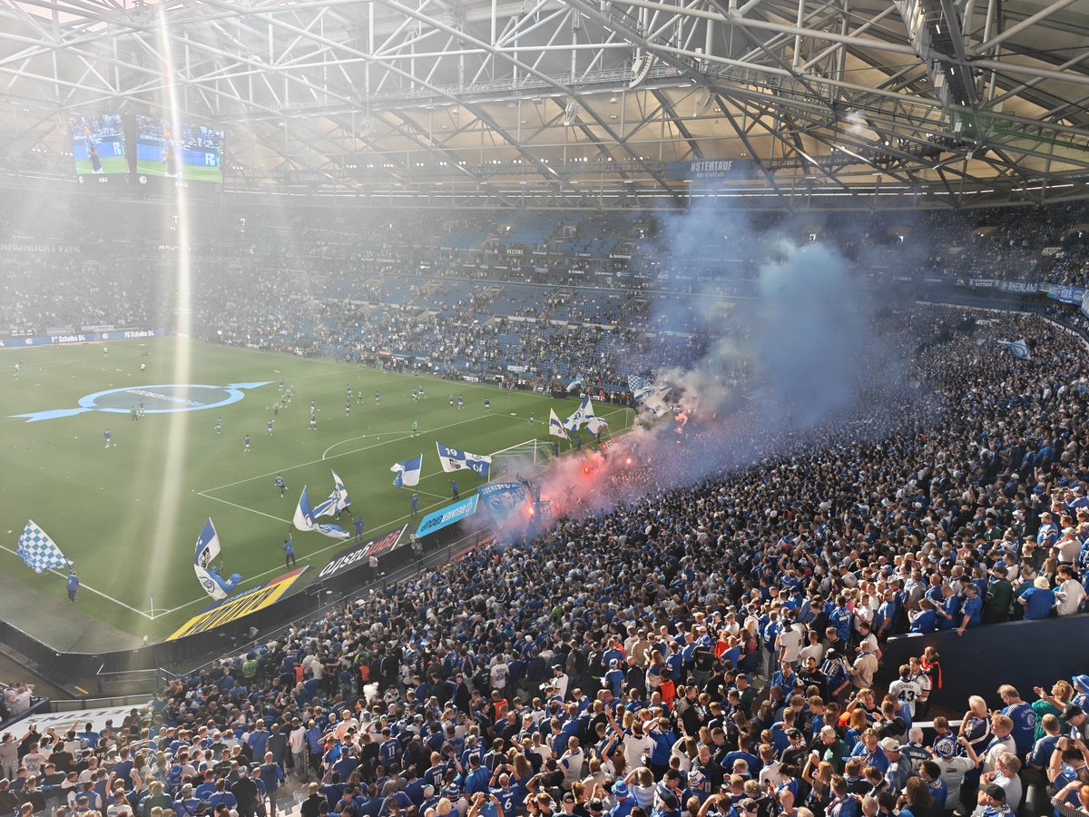 janw's tweet photo. Schalke! #s04 https://t.co/Xz0BMW0F2y
