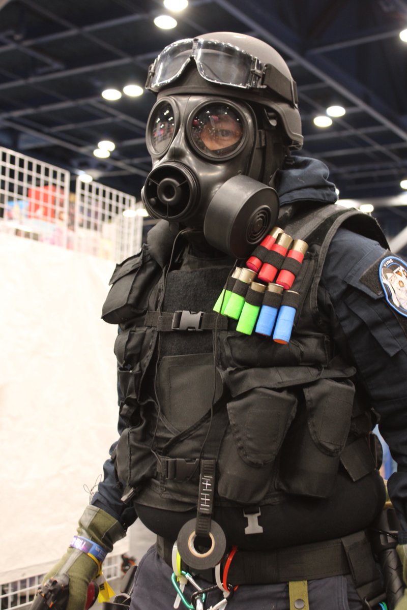 HunkVenom's tweet photo. Best Photos Cosplay SDU Gas Mask SF10 https://t.co/roRxCt3PLA