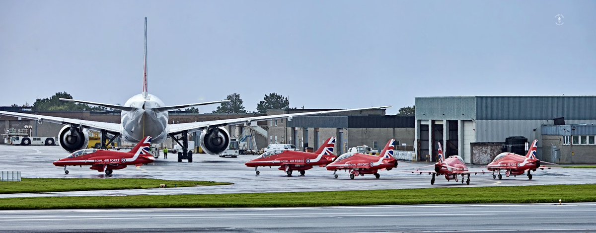 DougieCoullPix's tweet photo. Few from yesterday, still loads to edit.
Usual place to spot wasnโt available so different views.
#photography #aircraft #prestwickairport #aviation #redarrows https://t.co/RVyX1y8Z2x