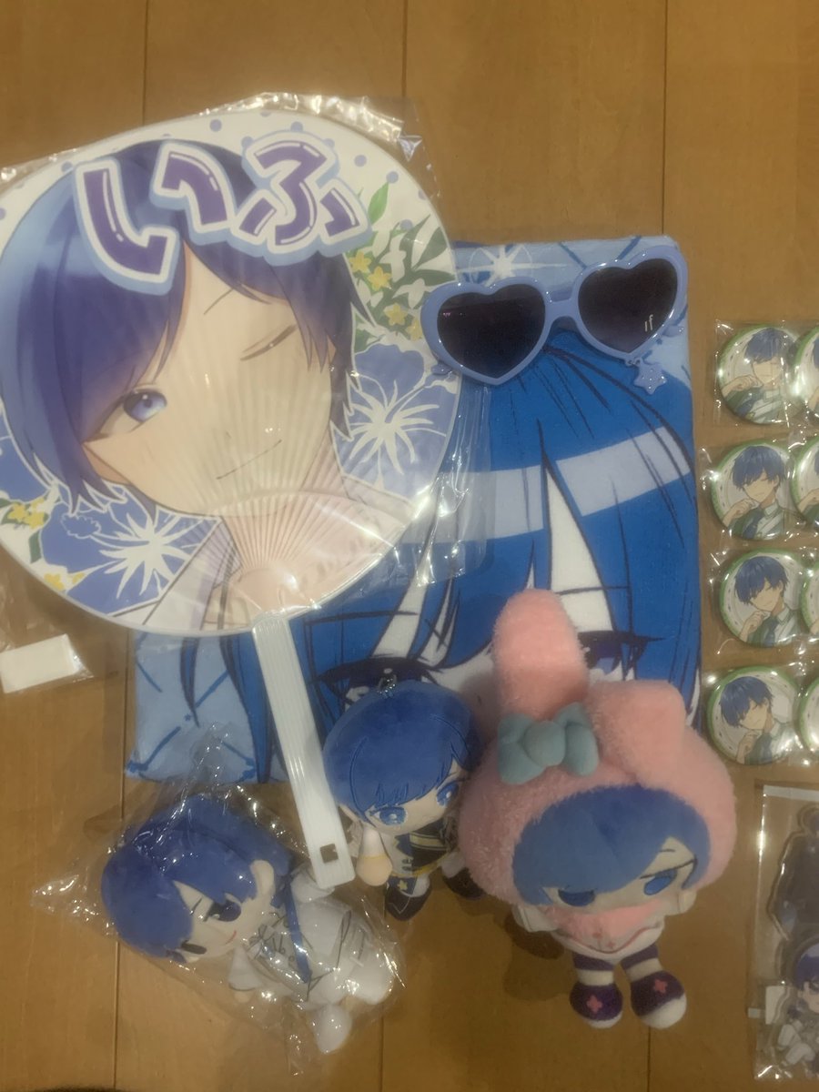aina_153_'s tweet photo. @nana_trhk3 初めまして。検索より失礼します。
画像のものを所持しているのですが、PayPayにて買い取って頂くことは可能でしょうか？
お取り置き可能です。金額につきましては特に決めておりませんので主様のご予算と相談したいと思っています。
お求めのものありましたらお声がけ下さい🙇🏻‍♀️ https://t.co/XqqgyV25ph