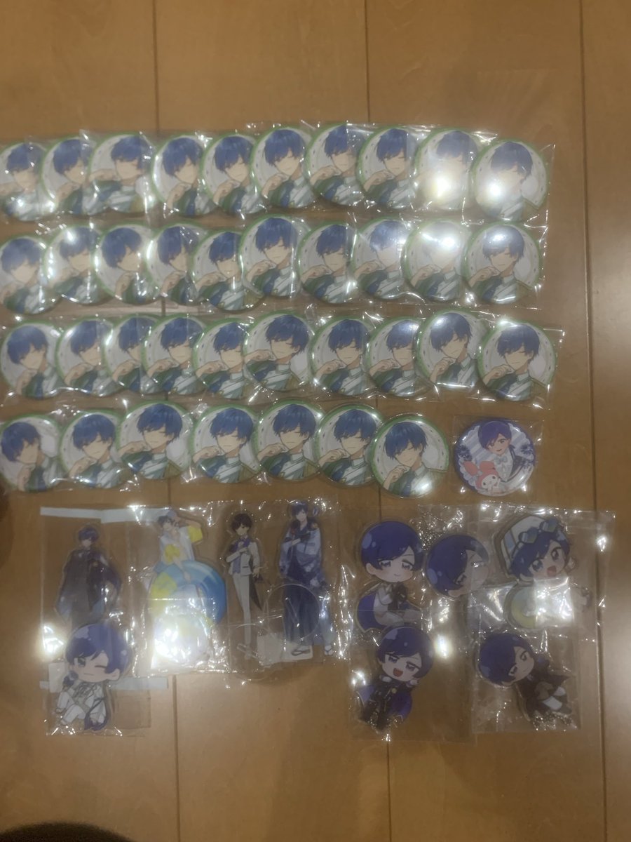 aina_153_'s tweet photo. @nana_trhk3 初めまして。検索より失礼します。
画像のものを所持しているのですが、PayPayにて買い取って頂くことは可能でしょうか？
お取り置き可能です。金額につきましては特に決めておりませんので主様のご予算と相談したいと思っています。
お求めのものありましたらお声がけ下さい🙇🏻‍♀️ https://t.co/XqqgyV25ph