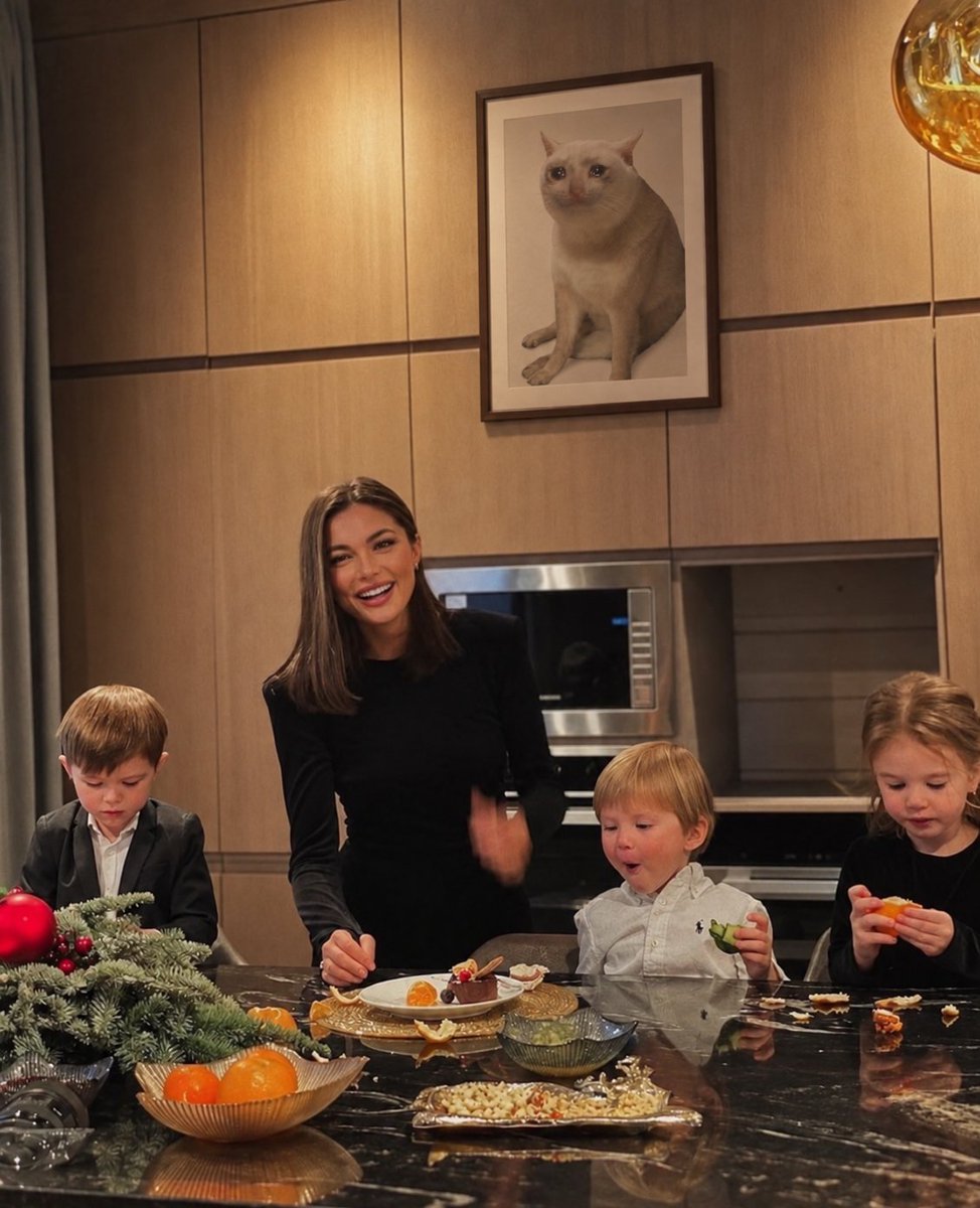 thebestonchain's tweet photo. "Dad how did we get so rich?" 

I held $CASHCAT kids... for my dear life. https://t.co/BnfHC7JZ4t