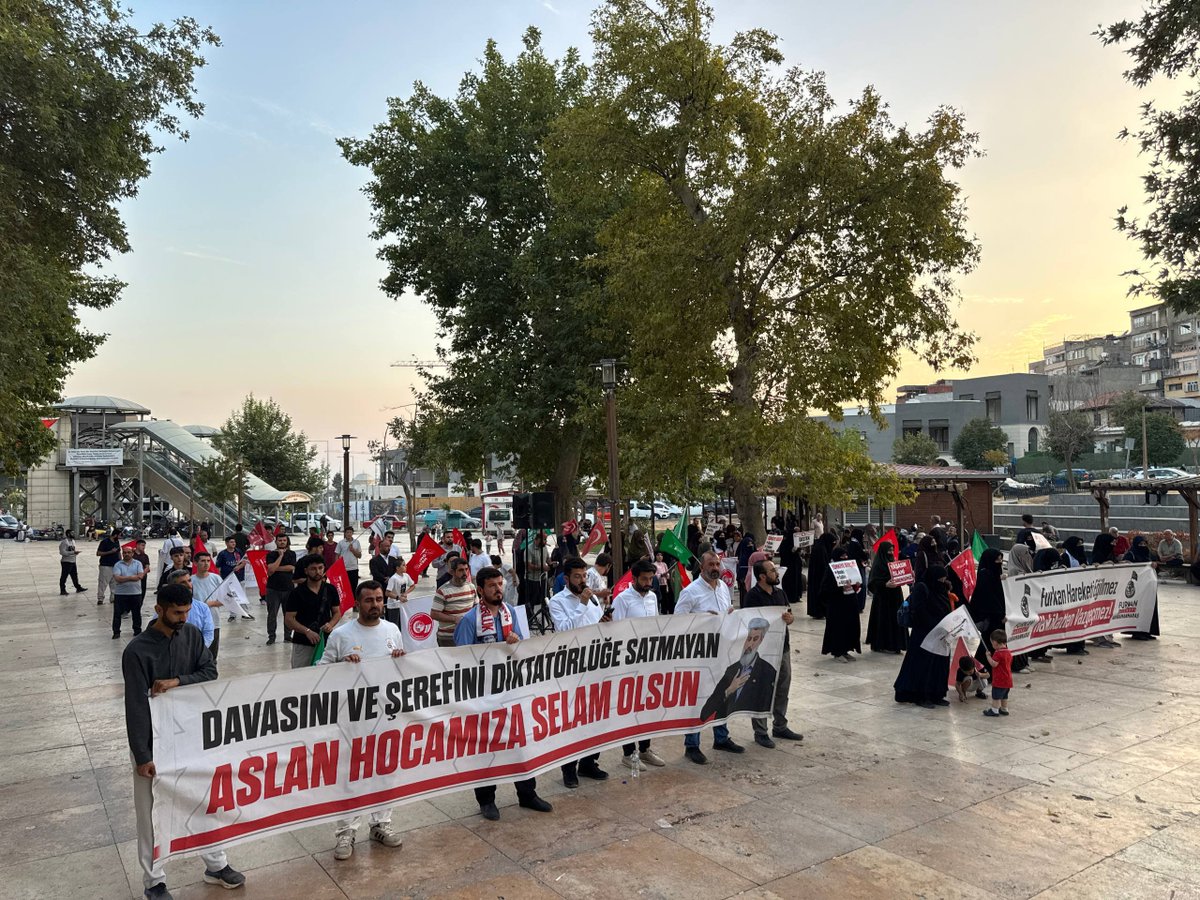 fhoncunesil's tweet photo. Adalet Yerini Bulana Dek! 

Furkan Hareketi mensupları olarak haksız bir şekilde tutuklanan Alparslan Kuytul Hocaefendi Semra Kuytul Hocahanım ve çok sayıda Furkan Hareketi mensubu kardeşimiz için basın açıklaması gerçekleştirdik. 

AlparslanHocaya Özgürlük 
SemraHocaya Özgürlük 
FurkanHareketi Tertemizdir 

📍 Kahramanmaraş