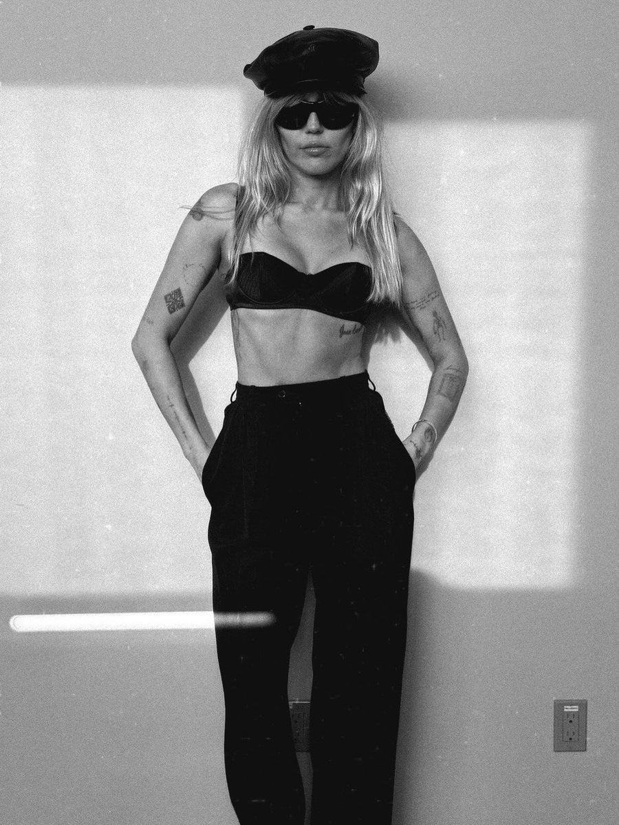 miley's tweet photo. LOVE that you’re LOVING BP! A song about giving in to the music and getting into our bodies. 🖤BASS PERSUADES out now. https://t.co/7SarTXEgWs