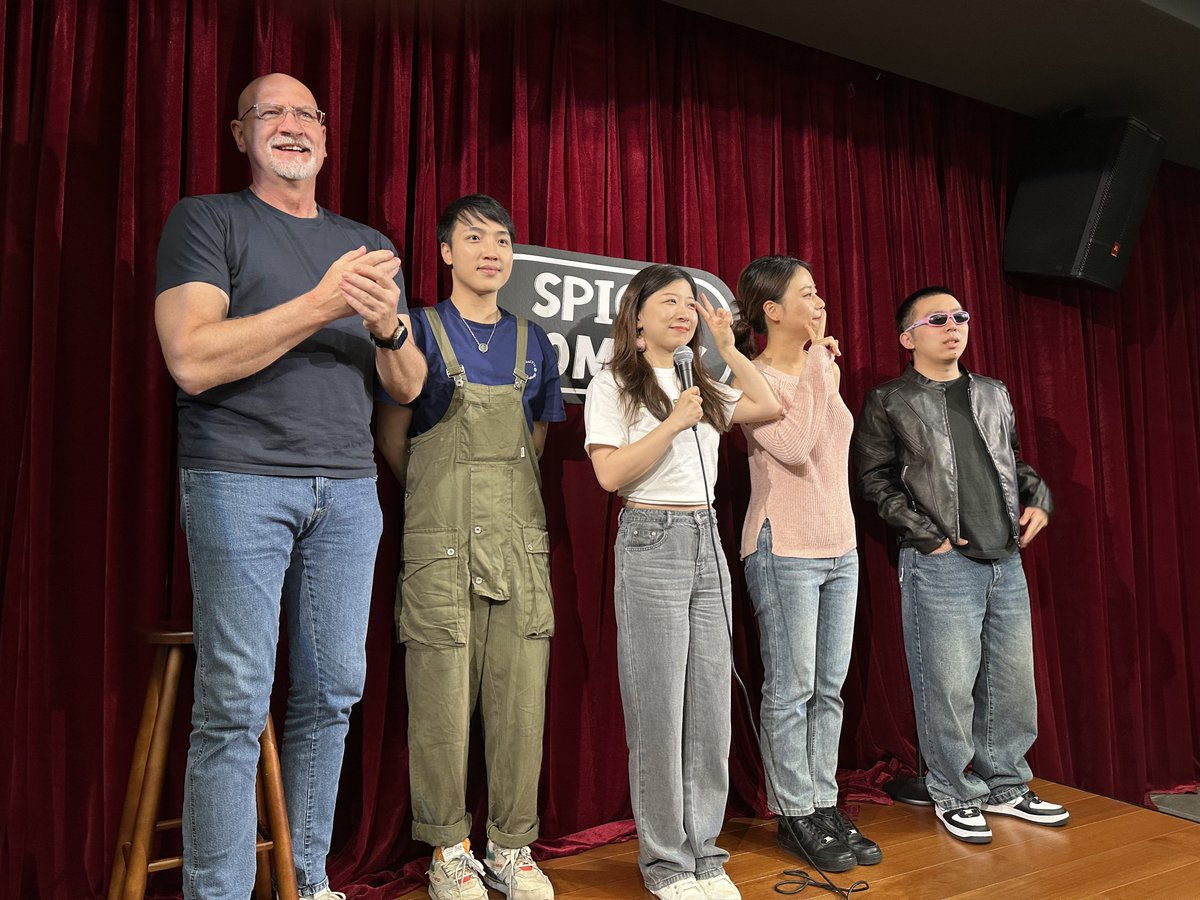 ts3361's tweet photo. Just finished recording the hottest variety show! The stage, guests and laughs are all perfect, can’t wait for you guys to watch~ https://t.co/qYBHcdHLVr
