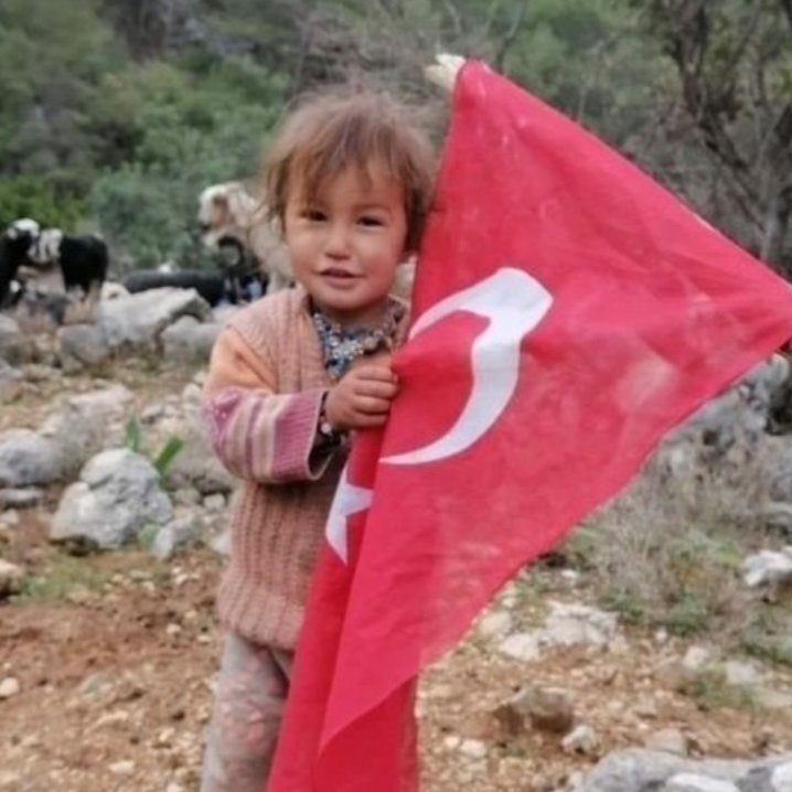 meneymn's tweet photo. Ben Müslüme Yağal. Henüz 2,5 yaşındaydım, t*cavüze uğradım ve o soğuk dağ başında acımasızca can verdim. Benim Failim delil yetersizliğinden beraat etti, adalet benden esirgendi. Sadece beni değil Adalet'imide Katlettiler.. beni asla unutmayın. #MüslümeİçinAdalet https://t.co/iN9olhQ5XL