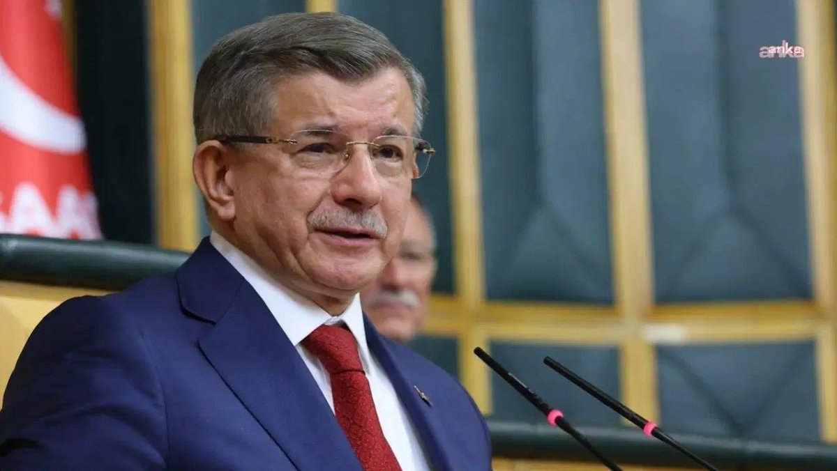 frekanstr_'s tweet photo. Ahmet Davutoğlu, partinin feshedilmesinin ardından il ve ilçe teşkilatlarına, partiye ait tüm eşya, malzeme ve demirbaşların Saadet Partisi teşkilatlarına teslim edilmesi talimatını verdi. https://t.co/Ei9lhGMYig