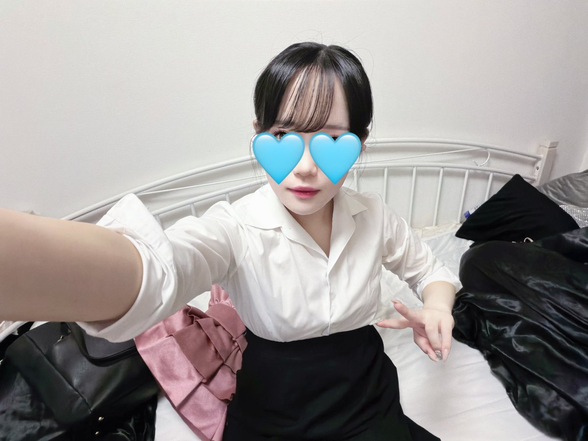 anje_uu's tweet photo. 入社式の日履いてたスカートが痩せて胸下まで上がる！楽しい https://t.co/I1T6DnBoUo