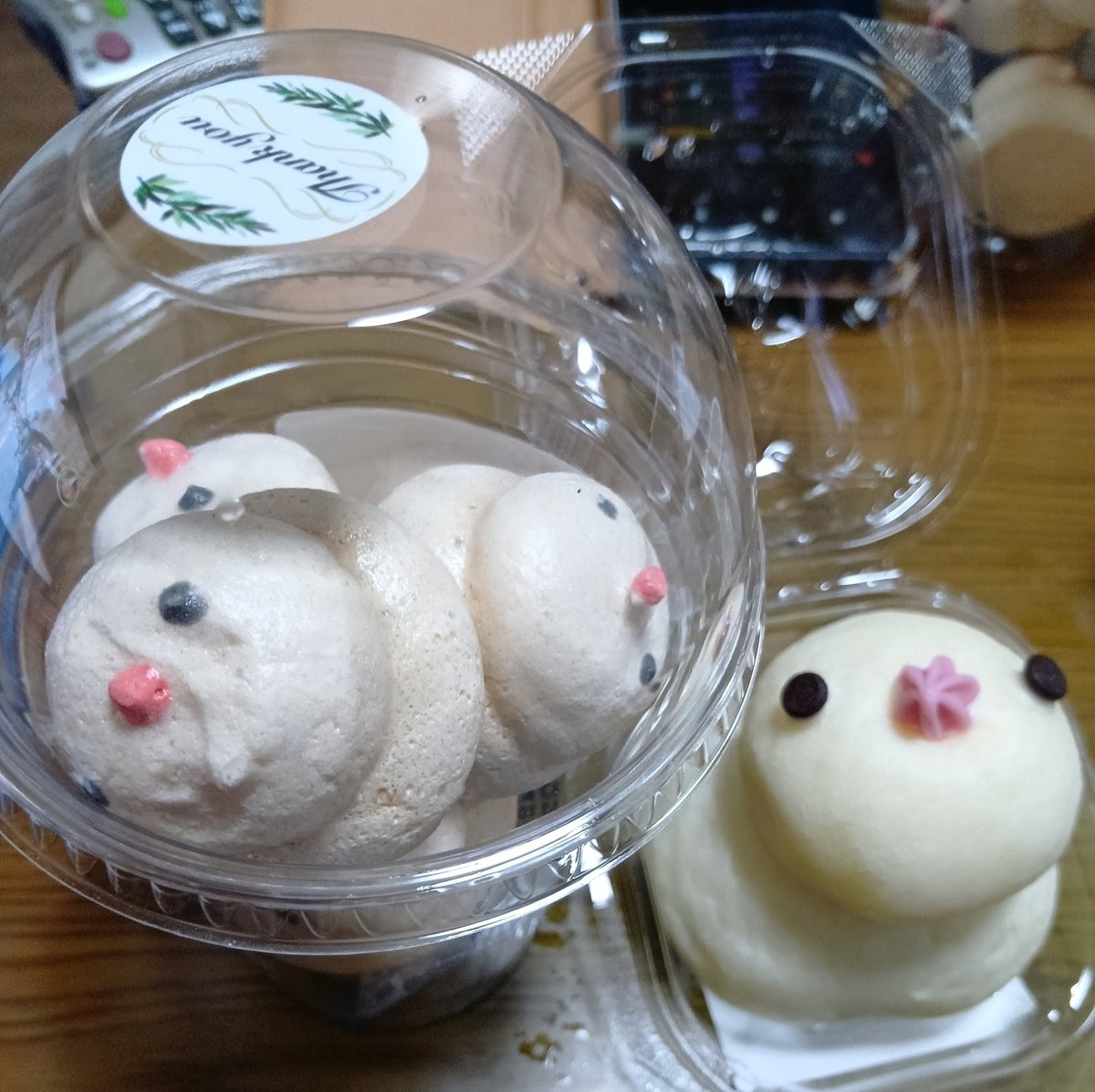 cpk1f's tweet photo. 弥富歴史民俗資料館から歩いて10分程の場所にある、「あきらぱん」さん😊
モーニングセットと、
文鳥さんパン＆文鳥さん
メレンゲクッキー💕😊
文鳥さん好きな方に有名なお店💕😊
#文鳥
#白文鳥
#ぶんちゃん
#弥富歴史民俗資料館
#あきらぱん https://t.co/EkErkUlT0T