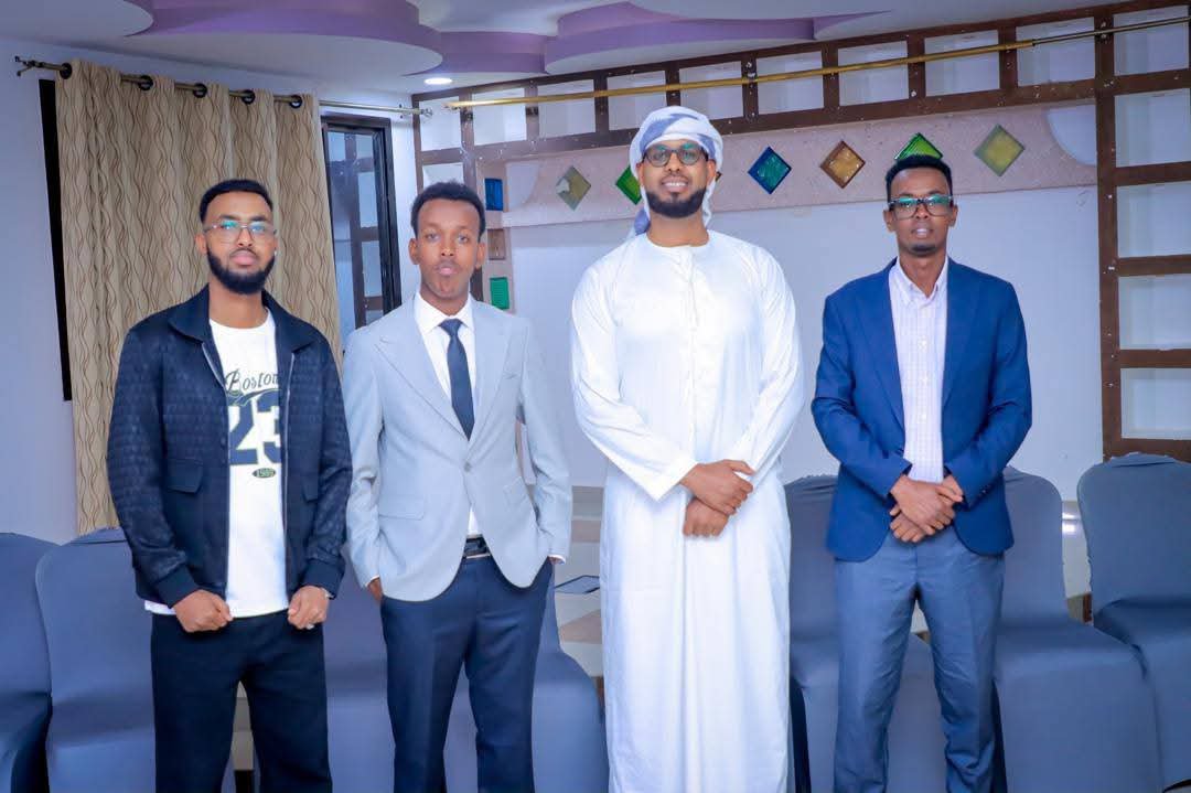 Galoolforum1's tweet photo. Casuumad Musharax Xildhibaan Khaalid Foodhaadhi u sameeyay Qaar ka mida Agaasimayaasha  xukuumada Madaxweyne Cabdiraxmaan Cirro. https://t.co/Vpq9kU8rzU