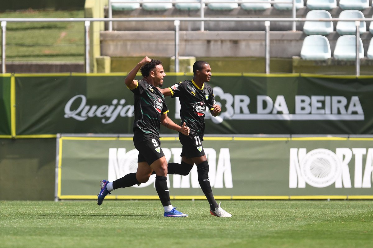 CDTondela1933's tweet photo. 𝑻𝒐𝒖𝒄𝒉𝒆́ 🤺⚽ com sabor a 🍋🟩😜
©️ Liga Portugal
#CDTondela #CDTFCPB https://t.co/ioRfobmJQO