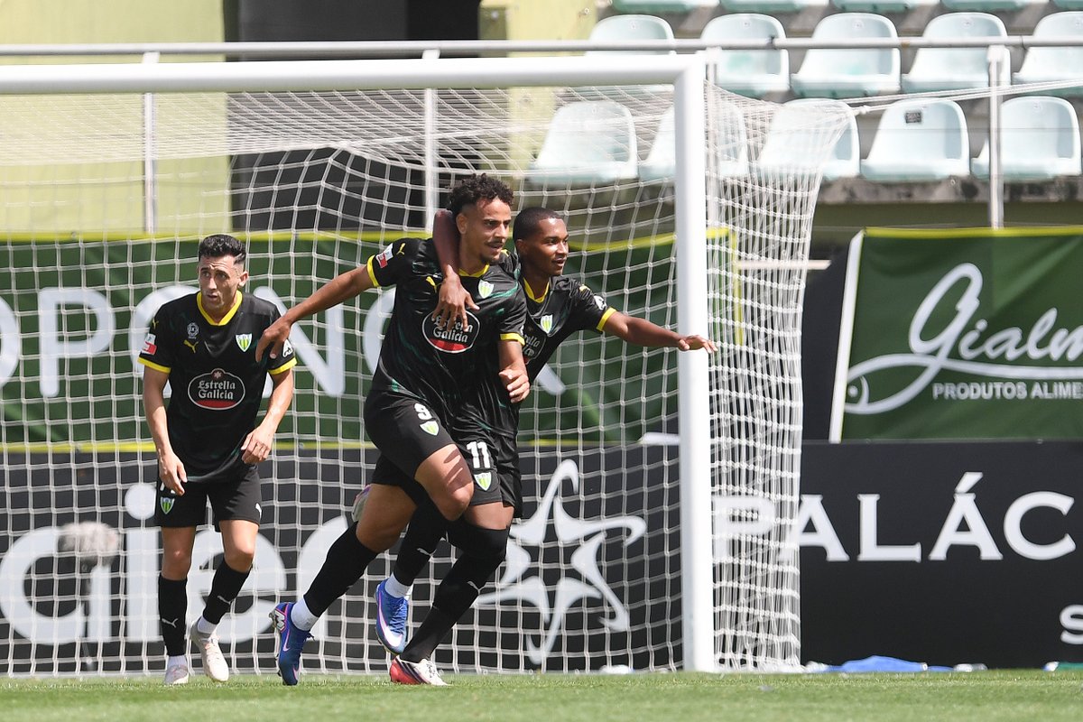 CDTondela1933's tweet photo. 𝑻𝒐𝒖𝒄𝒉𝒆́ 🤺⚽ com sabor a 🍋🟩😜
©️ Liga Portugal
#CDTondela #CDTFCPB https://t.co/ioRfobmJQO