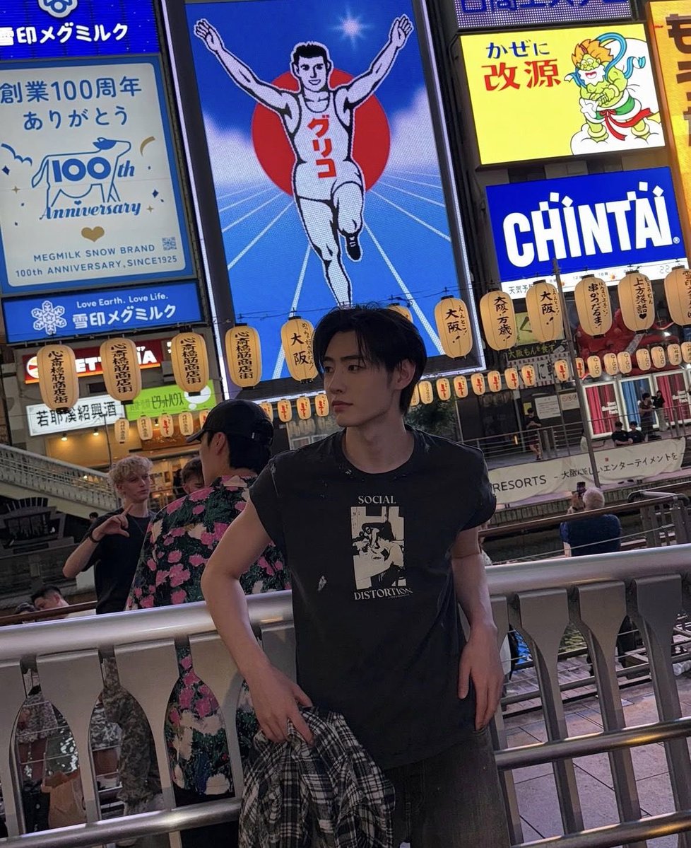 hoonhyn's tweet photo. on a trip with sunghoon https://t.co/q5wCsaspEd
