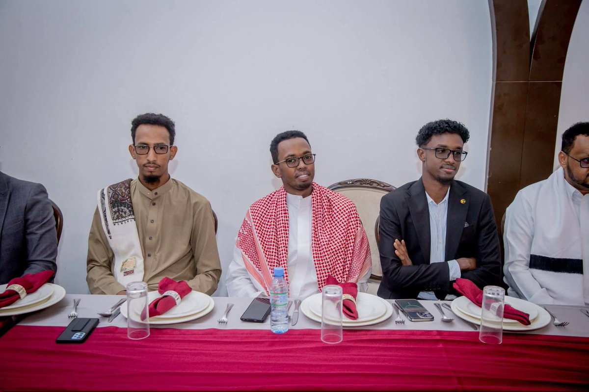 Galoolforum1's tweet photo. Galool Forum oo ka qayb galay kulan uu soo qabanqaabiyay wasiirka Madaxtooyada Somaliland Khadar Hussein Cabdi, kulankan oo ay ka soo qayb galeen Golayaasha Caasimada Hargeisa. https://t.co/acB9ueRJFM