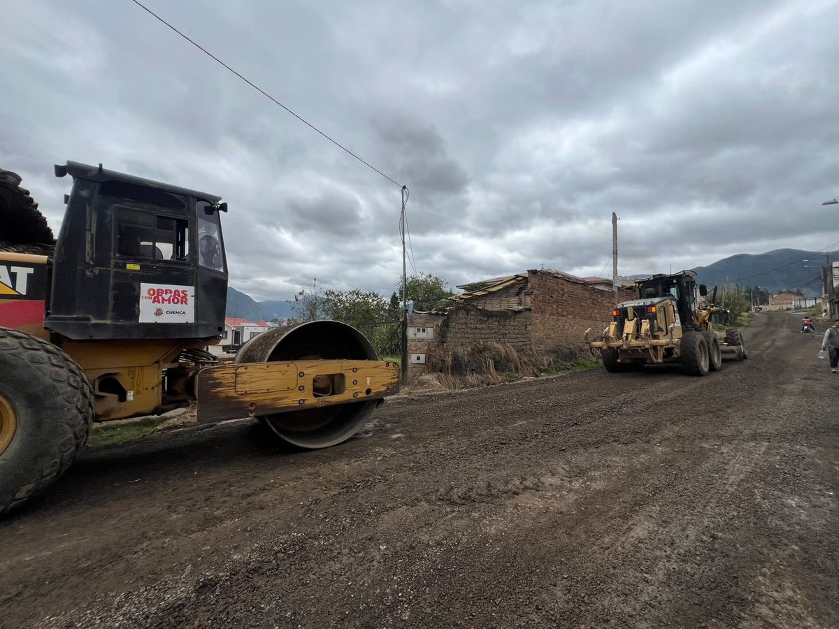 OOPPCuenca's tweet photo. 💪 Con ñeque en Balzay

El trabajo no para hoy sábado llegamos con el equipo caminero 🚜 a la calle César Cordero Andrade, sector Balzay.

👷 Intervenimos 2km https://t.co/Z61YxZX97t