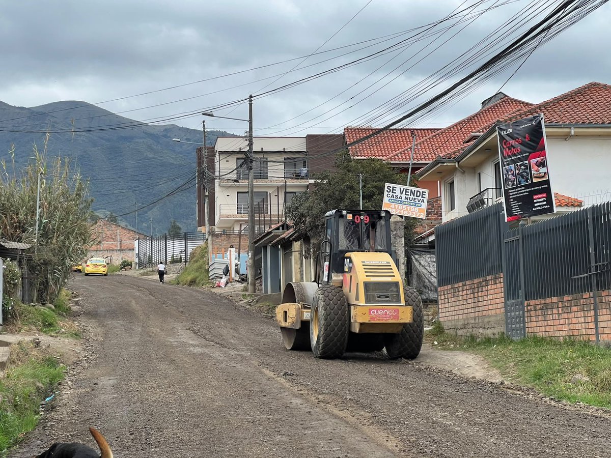 OOPPCuenca's tweet photo. 💪 Con ñeque en Balzay

El trabajo no para hoy sábado llegamos con el equipo caminero 🚜 a la calle César Cordero Andrade, sector Balzay.

👷 Intervenimos 2km https://t.co/Z61YxZX97t