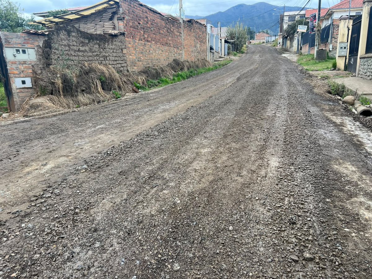 OOPPCuenca's tweet photo. 💪 Con ñeque en Balzay

El trabajo no para hoy sábado llegamos con el equipo caminero 🚜 a la calle César Cordero Andrade, sector Balzay.

👷 Intervenimos 2km https://t.co/Z61YxZX97t