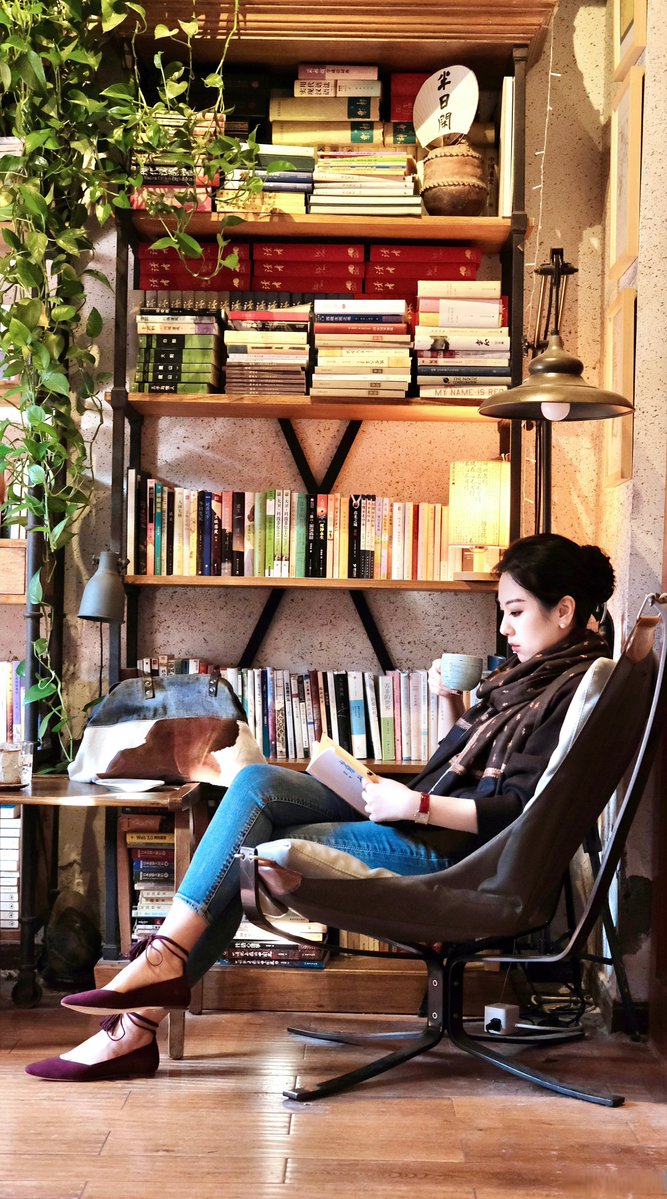 phngs_yuthth's tweet photo. Just got a warm latte and a good book, sinking into the sunlit corner of my favorite café—this is the perfect little weekend vibe.， https://t.co/oxyrkvblhp