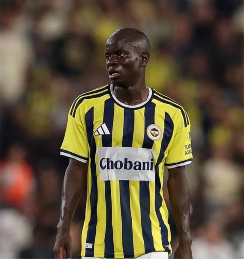 Ercanerk7's tweet photo. Ngolo Kante yine ve yine kusursuz oynuyor maşallah https://t.co/fuWuurtsc3