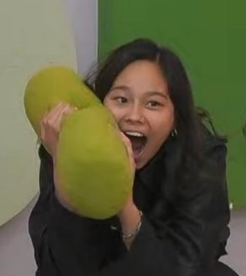 miraeiou_'s tweet photo. kulit talaga kasi ‘di nagbago yung reaction ni lella sa capeath 😭

then:                                          now: https://t.co/jl94UAs5XS