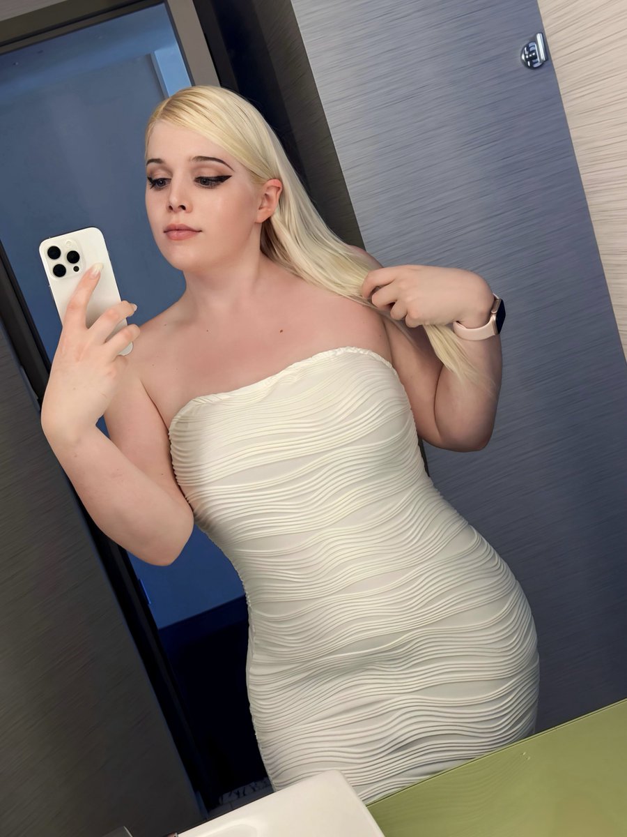 alwaysamandarae's tweet photo. A lil white dress can’t be too distracting right 🥰 https://t.co/wsf8fMa78b