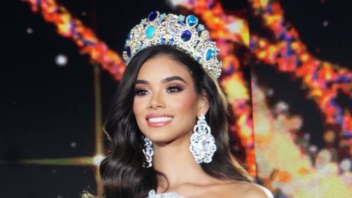 luisabinader's tweet photo. ¡Qué orgullo, Joheirry! 🇩🇴

Hoy hiciste historia al conquistar para la República Dominicana la corona de Miss Mundo, 44 años después de nuestra primera victoria.

¡Felicidades por este gran logro! Todo un país celebra contigo. #MissWorld 👑 https://t.co/EdE7SfZ7eF
