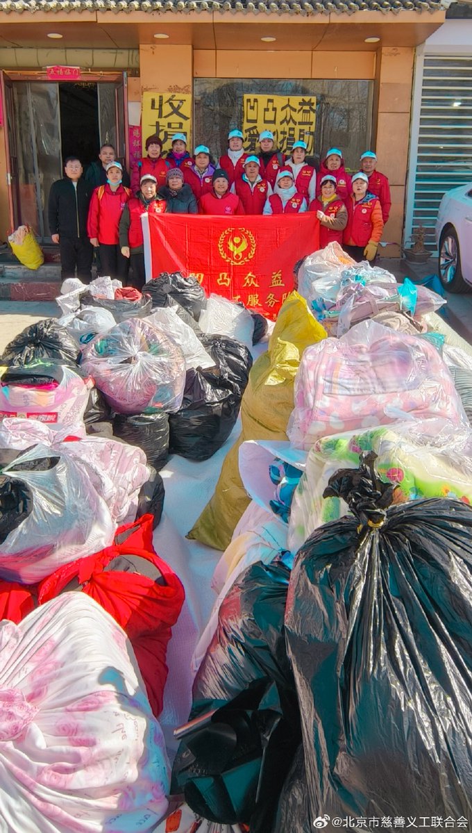 gkhgh's tweet photo. [Spent my morning helping sort clothes for families affected by the recent storm—small acts add up to big warmth. Grateful for the chance to give back to our community! ]， https://t.co/0M7NHPWO1y