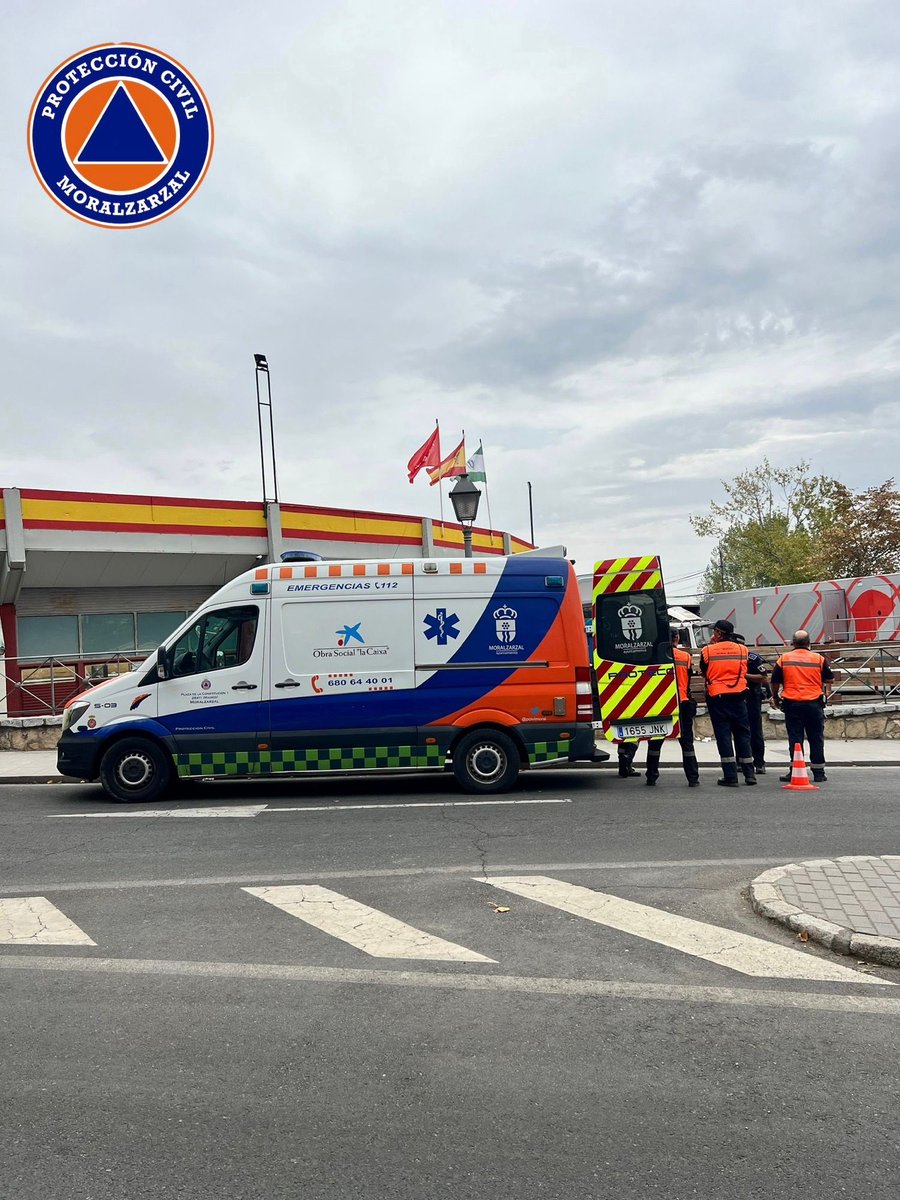 PCivilMoral's tweet photo. 🎉 Comienzan hoy los encierros de las Fiestas de Navacerrada, coordinados por @Pcivilmoral, con puestos a lo largo del recorrido. Una persona ha sufrido una cornada y ha sido trasladada a la enfermería de la Plaza. #ProtecciónCivil #Moralzarzal https://t.co/hJaO5xKPx5