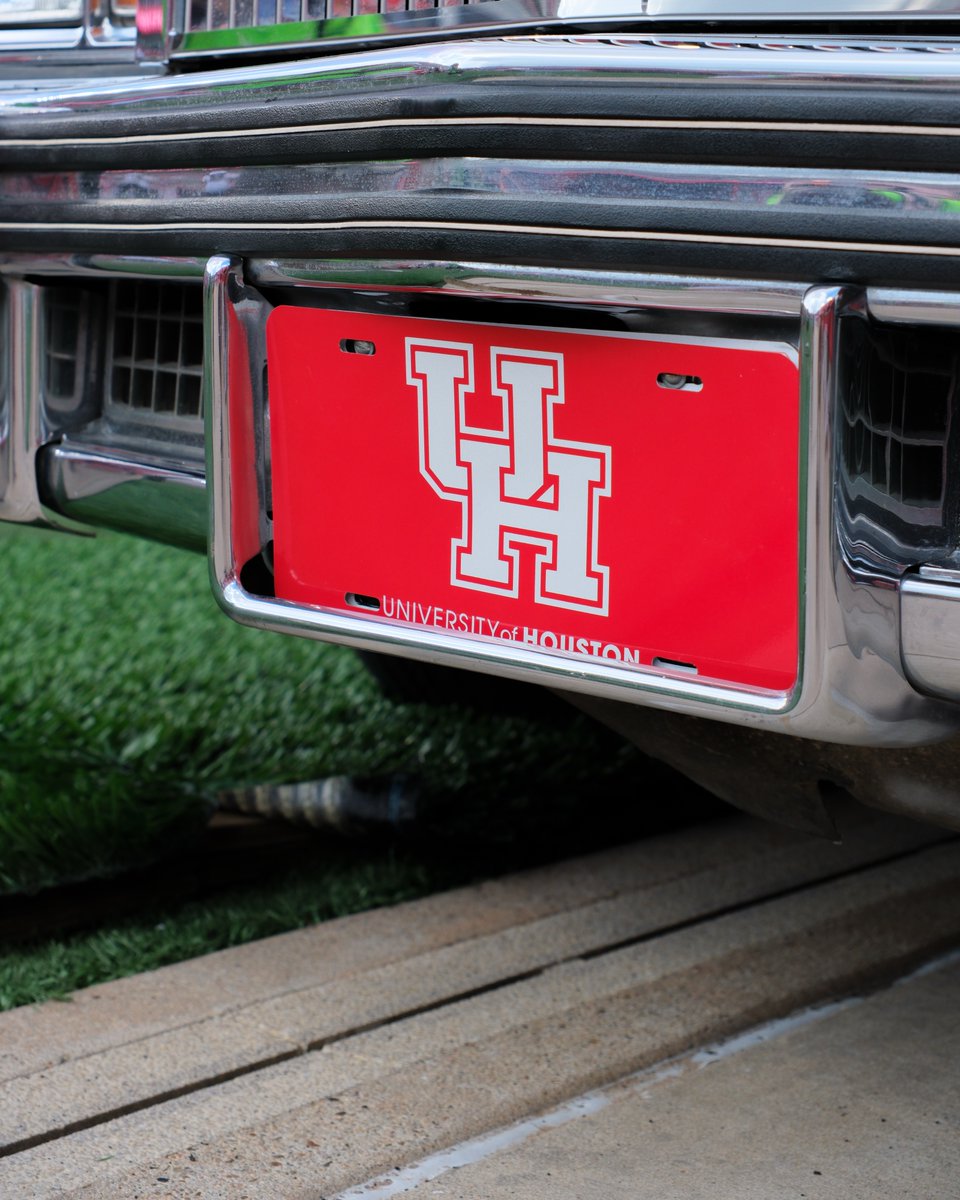 A UH license plate on a car at TDECU Stadium.