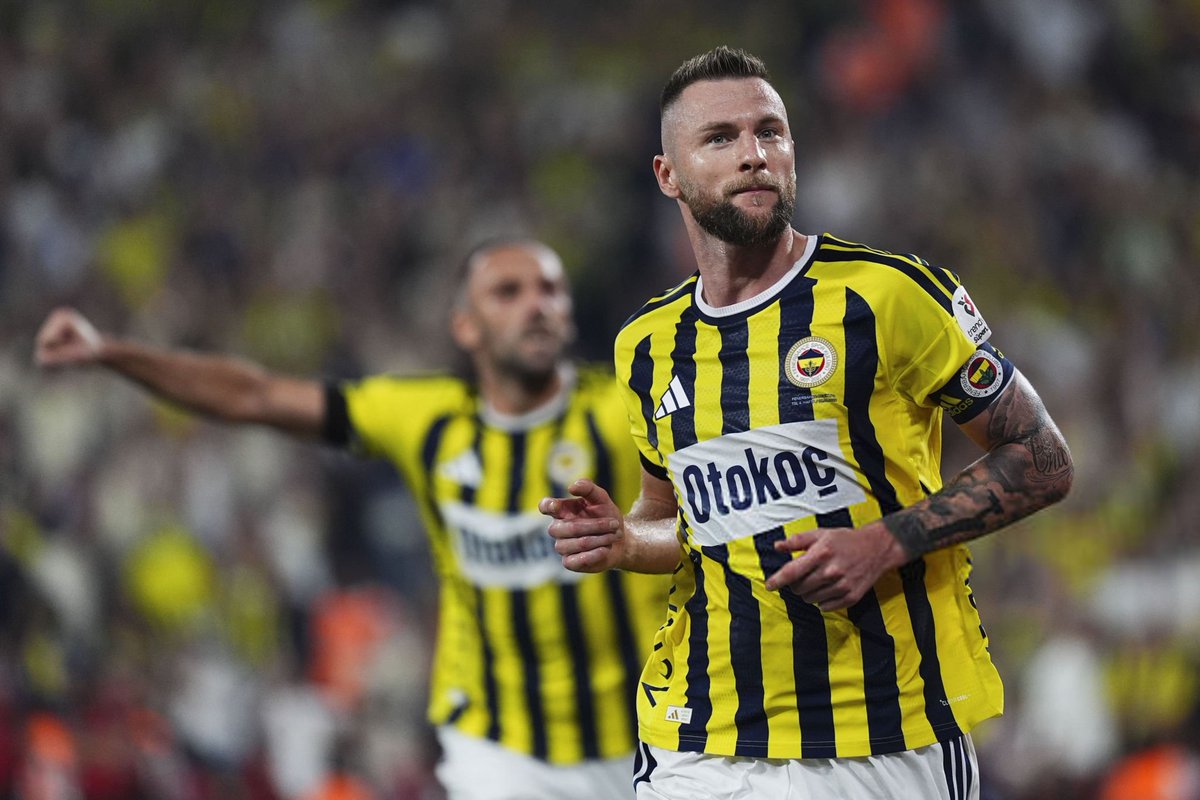 FenerKulubu's tweet photo. 📸 Milan Skriniar #FBvBJK https://t.co/2p0C5TQkBJ