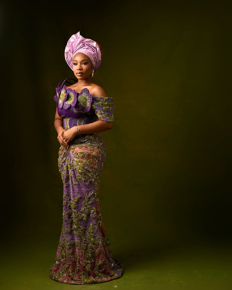 motun_xoxo's tweet photo. Wedding guest a.k.a Star Girl 💜

#hookedonthefaminus https://t.co/ZTkAjuXPxp