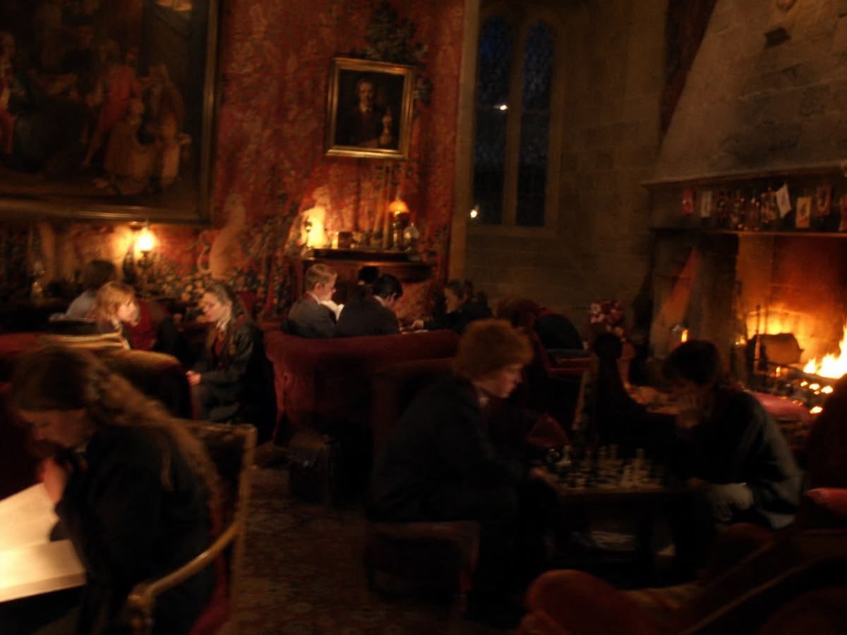 lassybees's tweet photo. it’s time for the yearly harry potter rewatch https://t.co/V5pzbvBc86