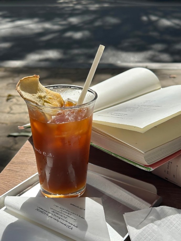 aizazrahoo's tweet photo. Chilling on the balcony with iced lemon tea and a good book—this is what perfect slow afternoons are made of https://t.co/VrK7m3iBcf