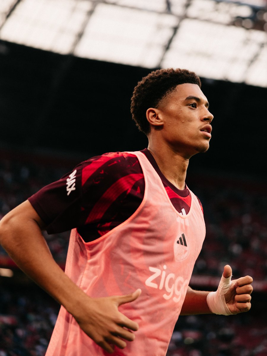 AFCAjax's tweet photo. Ajax - PSV incoming. https://t.co/9SmKs9aSkJ