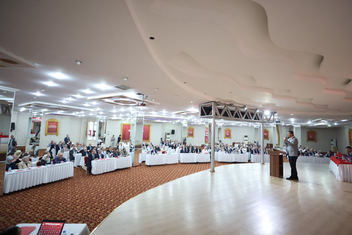 AhmtNctULK's tweet photo. Nevşehir Kozaklı’da gerçekleştirdiğimiz Strateji Kampımız, Genel Başkanımız @mahmutarikansp’ın konuşmalarıyla başladı.

Ülkemizin ve bölgemizin gündemini değerlendirerek önümüzdeki dönemin hedef ve önceliklerini istişare ediyoruz.

Ortak akılla, güçlü bir teşkilat anlayışıyla Türkiye’nin geleceği için çalışmaya devam ediyoruz. 🇹🇷

#saadetpartisi #Gaziantep #Türkiye #StratejiKampı