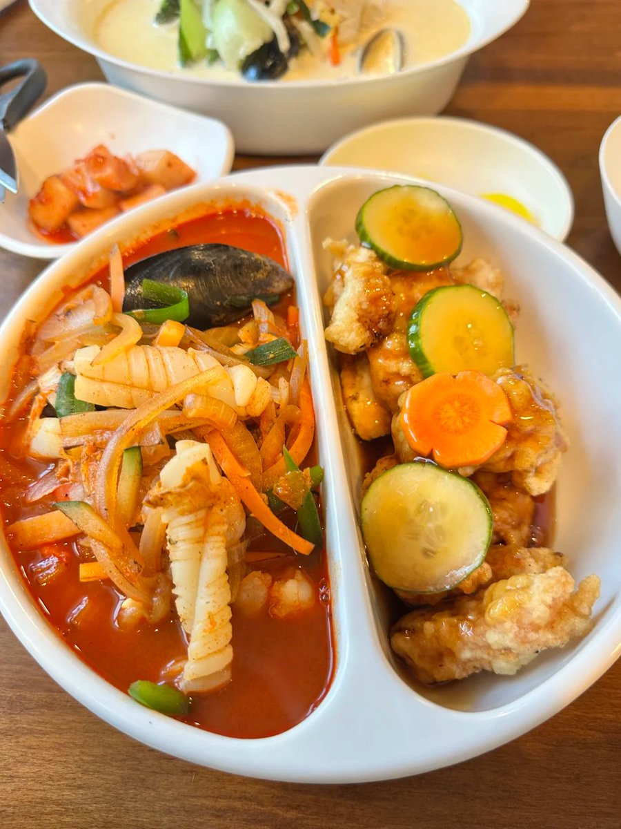 bxzvr0's tweet photo. Stepping into the store felt like stepping back into a local Korean restaurant. https://t.co/sY30umgZ5a