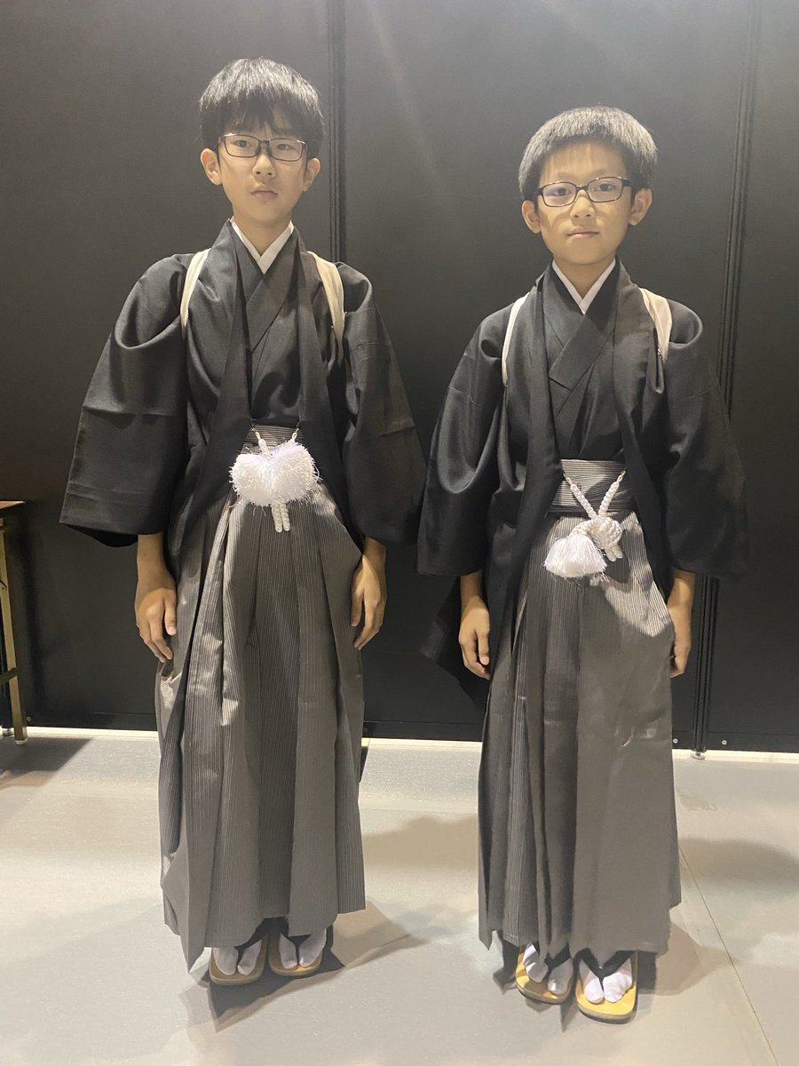 hiroshimashogi's tweet photo. 第47回将棋日本シリーズ2回戦第三局
2026年JTテーブルマーク中国大会の結果✨

低学年　決勝　棋譜
○山崎爽右くん(福岡3)
●白井美沙都さん(広島2)

https://t.co/V0jXlAj0Ji

高学年　決勝　棋譜
●新名湊太くん(香川6)
○森川遥仁くん(島根4)

https://t.co/vgMgPeJDya

日記
JT中国大会の広島開催は4年振りでした。
全国各地からの参加があり嬉しかったです。

またこの独特の熱気で過酷なルールの中、惜しくも敗れた選手には君は強かったよ、ちゃんと自分を褒めてね、、なんて願いつつ、勝ち上がった選手はやっぱり強かった。

ドキドキしながら運営さんに女の子の着物もあるんですかと確認したり。
楽屋裏でのお菓子感想戦も味でした。

エンジョイクラスの選手も楽しそうで嬉しかったです。
様々に勉強させて頂きました。
皆様ありがとうございました。