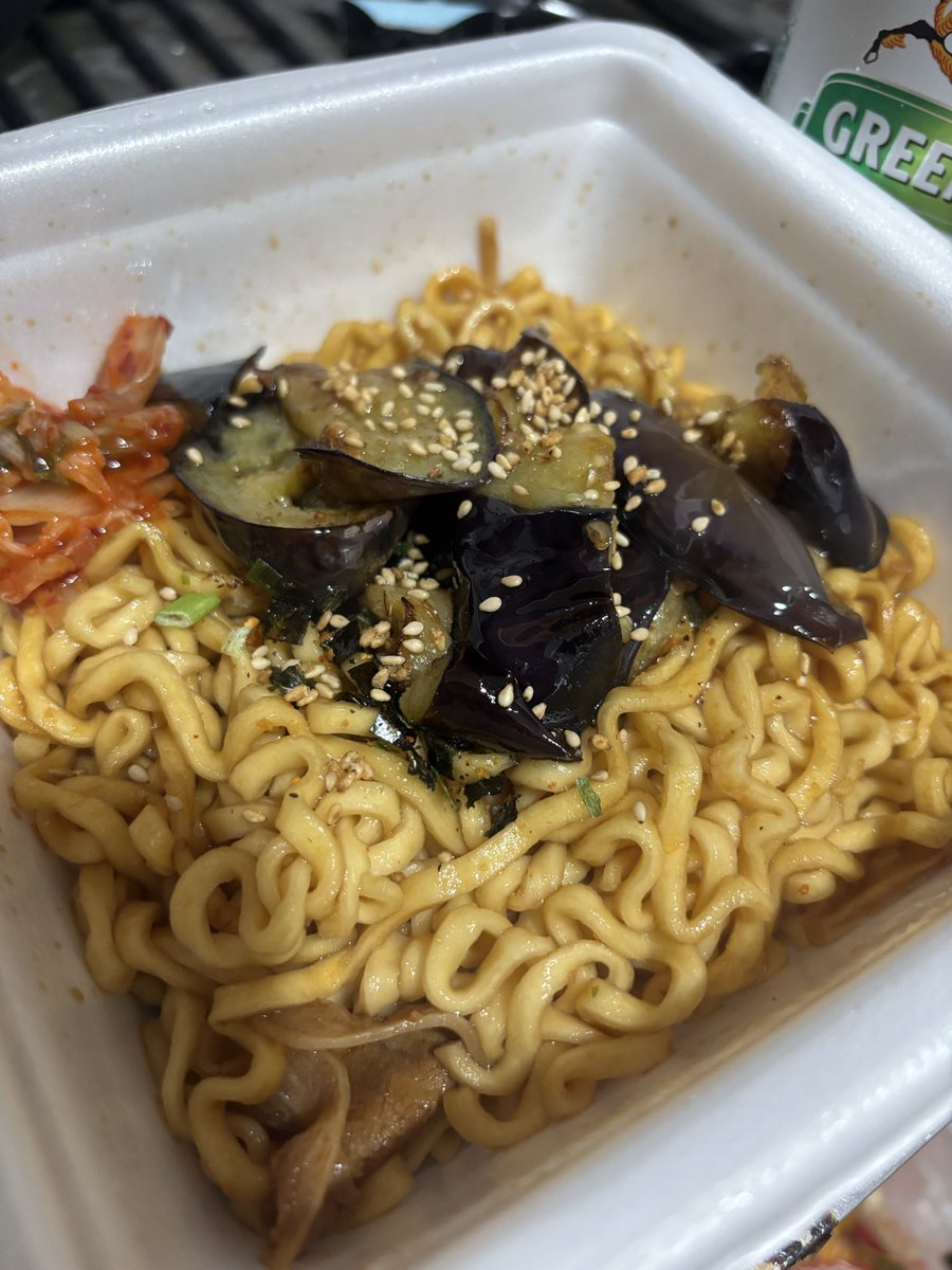 tambonobo's tweet photo. 夜勤中の部長まかせてください
おれは作ります https://t.co/otCTpWgEim