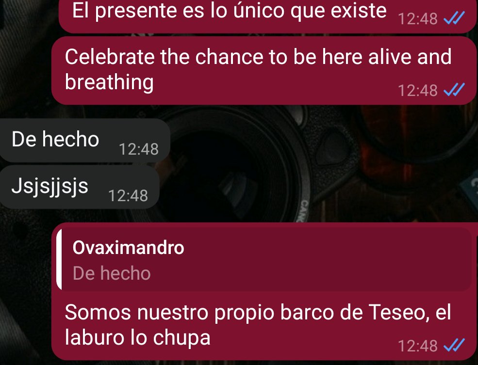 Intento_deAlgo's tweet photo. Yo convenciendo a mi amigo para que compre boleta para ver a helloween (si funcionó 🎃🔥) https://t.co/uJVZCeBQab