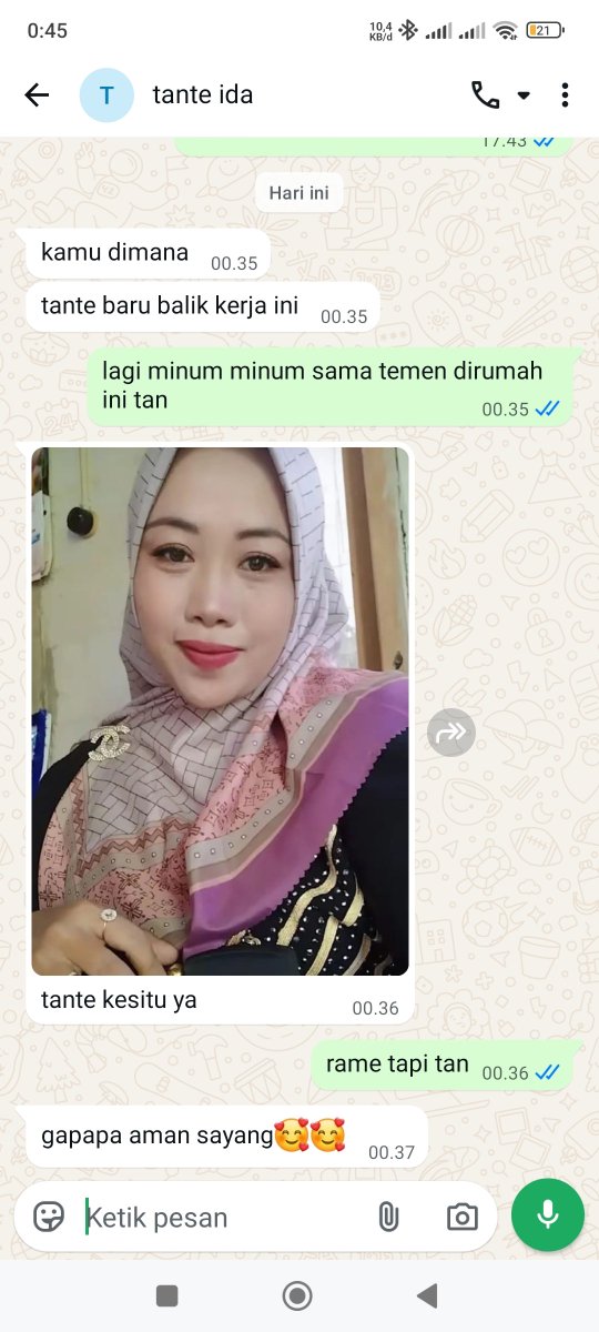 hehe427787's tweet photo. tante ida nyamperin gw pad mabok jadinya entot sekalian 🥰🥰 https://t.co/RYR1MrFTbb
