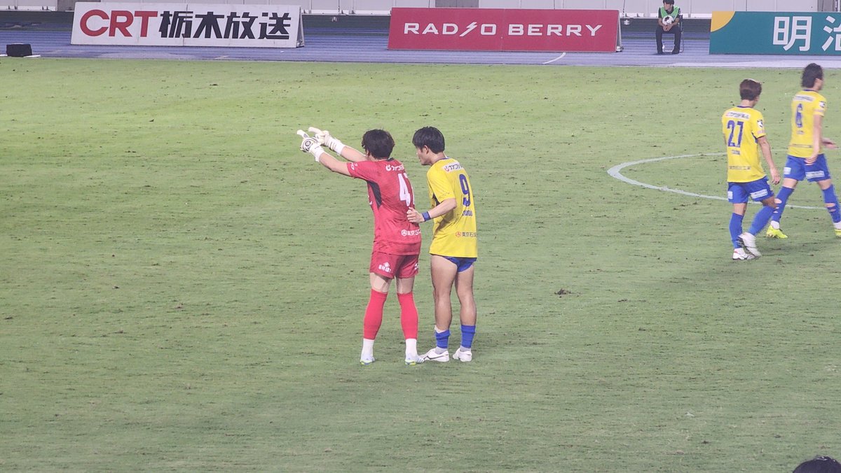 albamhr1007's tweet photo. 1点目決まった瞬間爆速でハーフラインも越して走ってく琉我
そして切り替えてしっかり仲間と話し合う琉我 https://t.co/V2CmQmkgzn