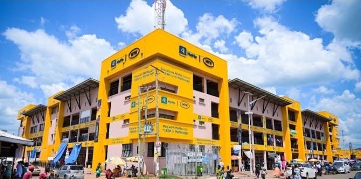 GiftDiane55460's tweet photo. 🌟 Discover Hoima Main Market,the commercial complex that was built to shift informal traders away from weather-exposed street set-ups into a safe, clean, and organized environment. A vital hub for PDM farmers.
#GoldenPosts #SecuringYourFuture

@GovUganda @GCICUganda
@OPMUganda https://t.co/tOXEvhkqAT